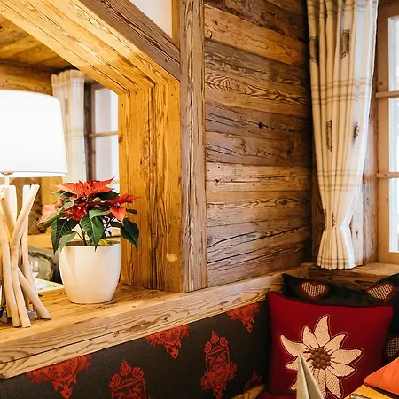Viktoria Chalet: 4-star Family Wellness Retreat Apartment