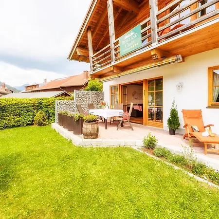 Viktoria Chalet: 4-star Family Wellness Retreat Apartment